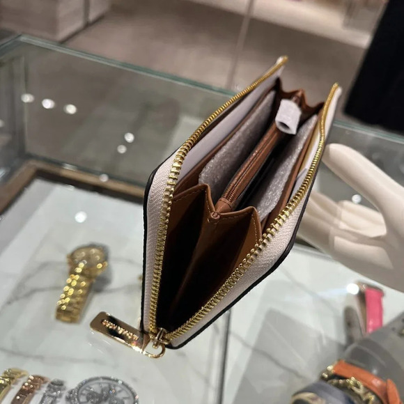 Michael Kors Jet Set Travel Large Logo Quarter-Zip wallet 35F8GTVZ3B Vanilla - Picture 9 of 11